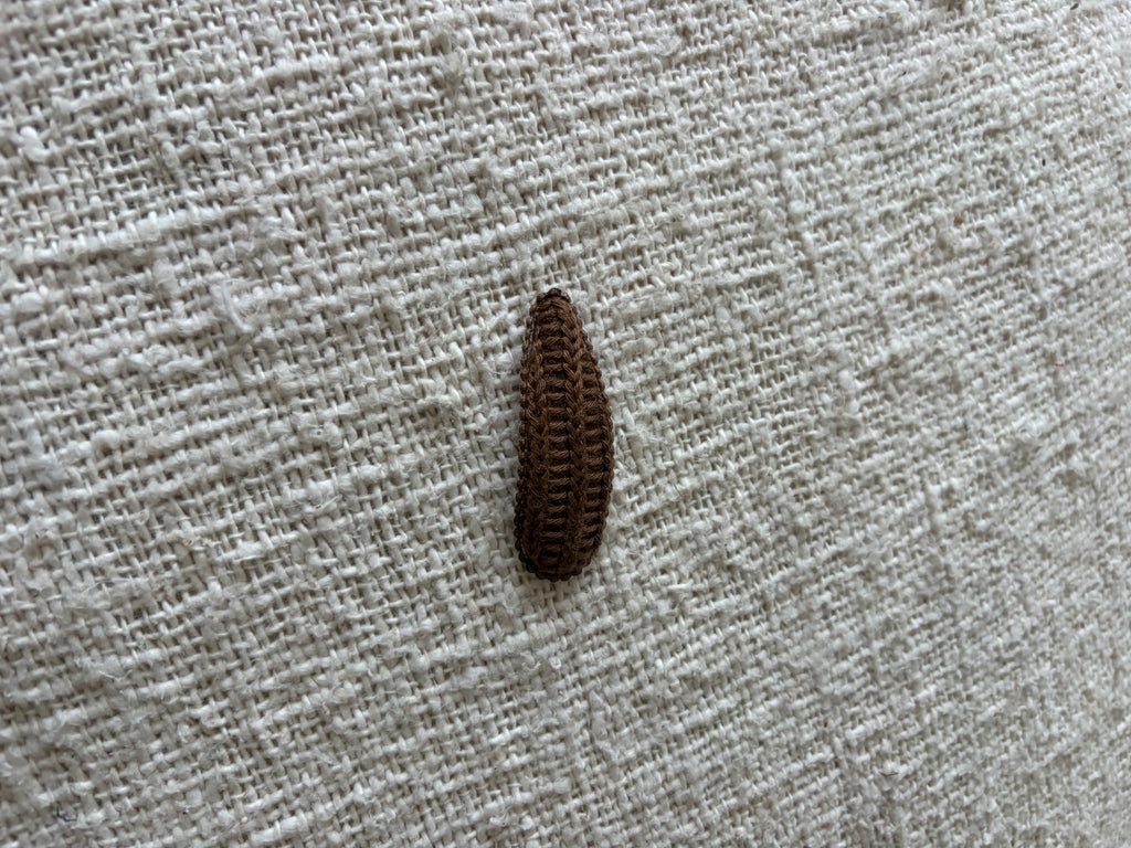 Knitted brown hairclip