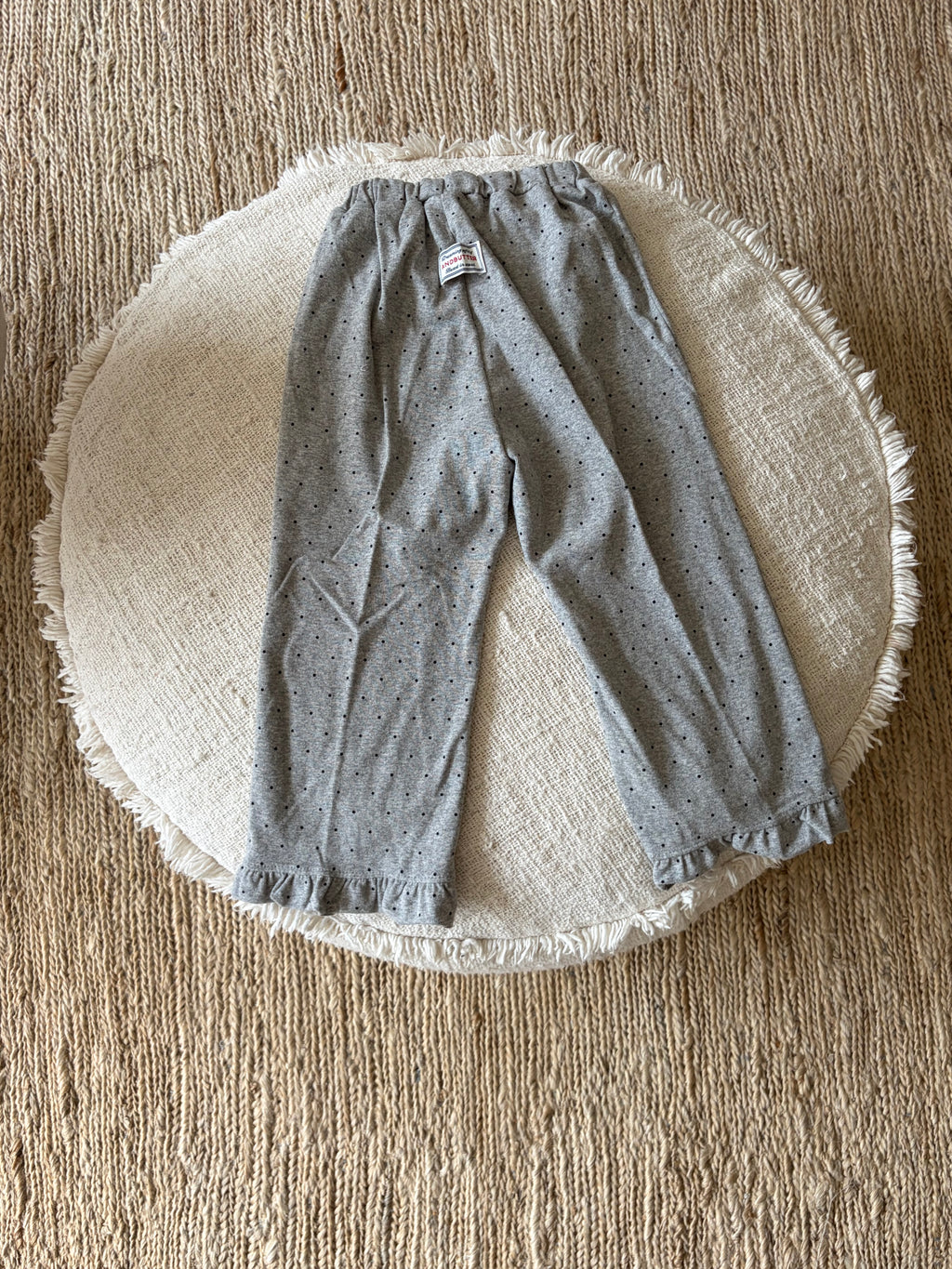 grijze ruche broek met bolletjes