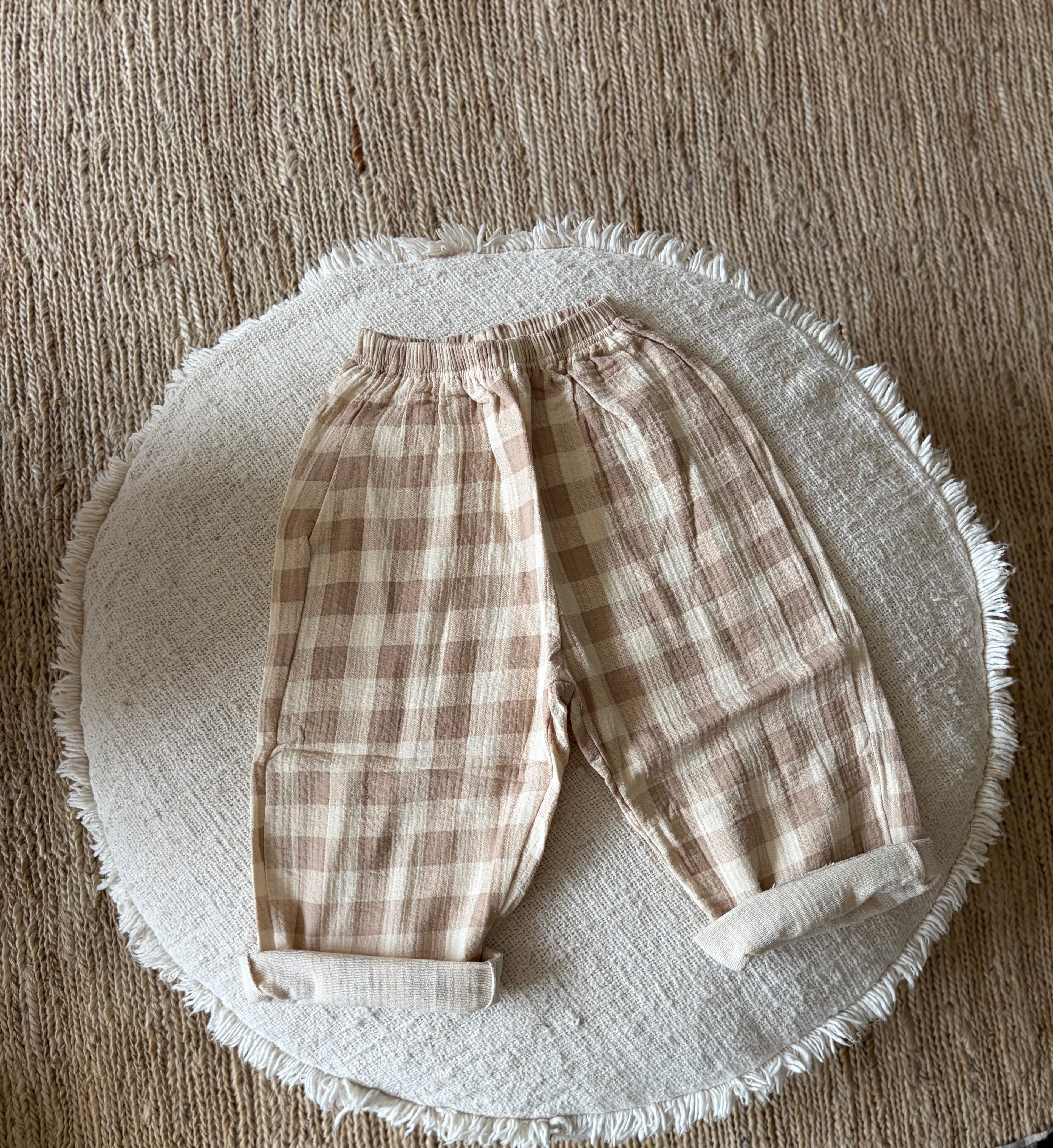 Beige geruite broek