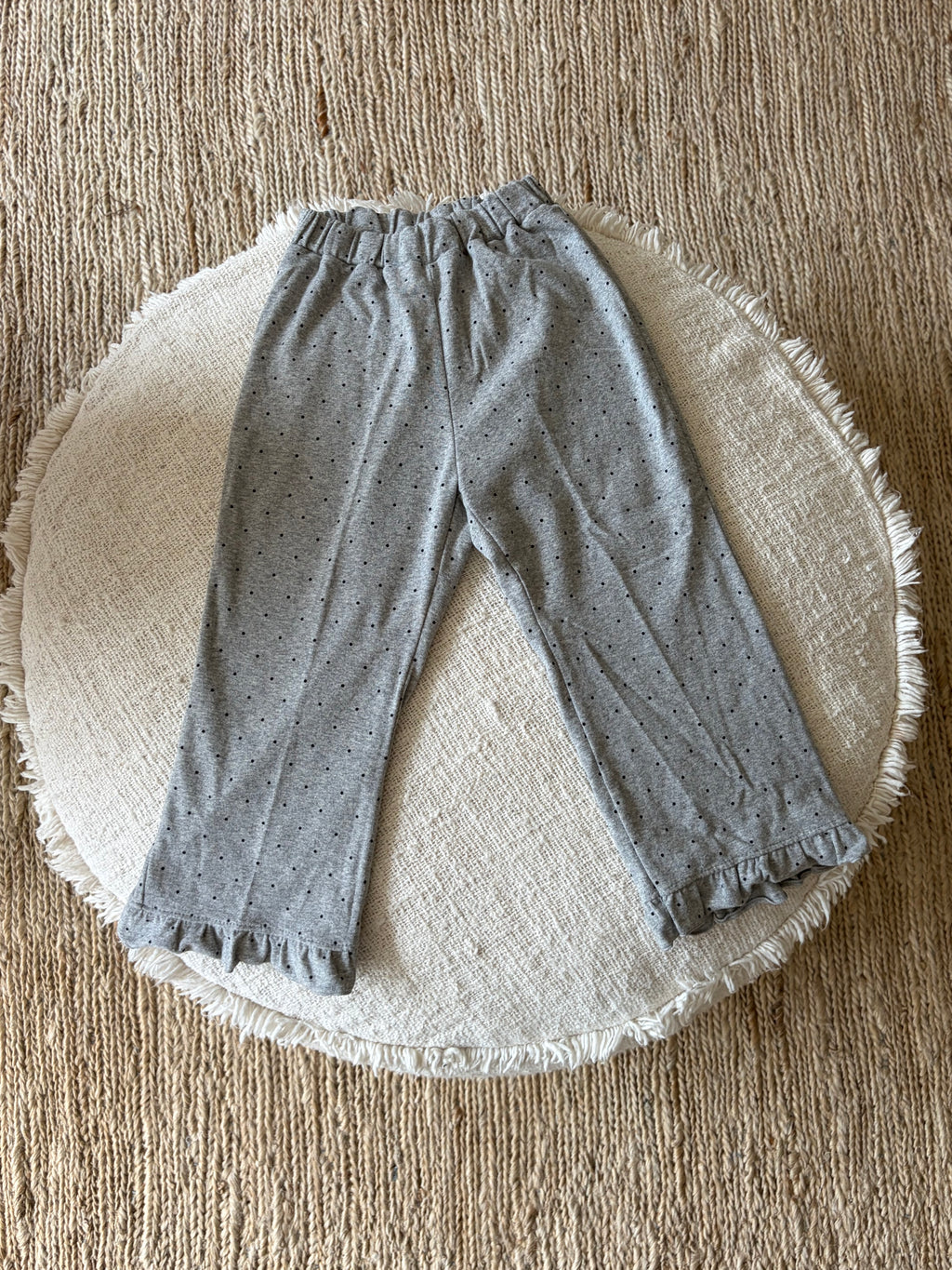 grijze ruche broek met bolletjes