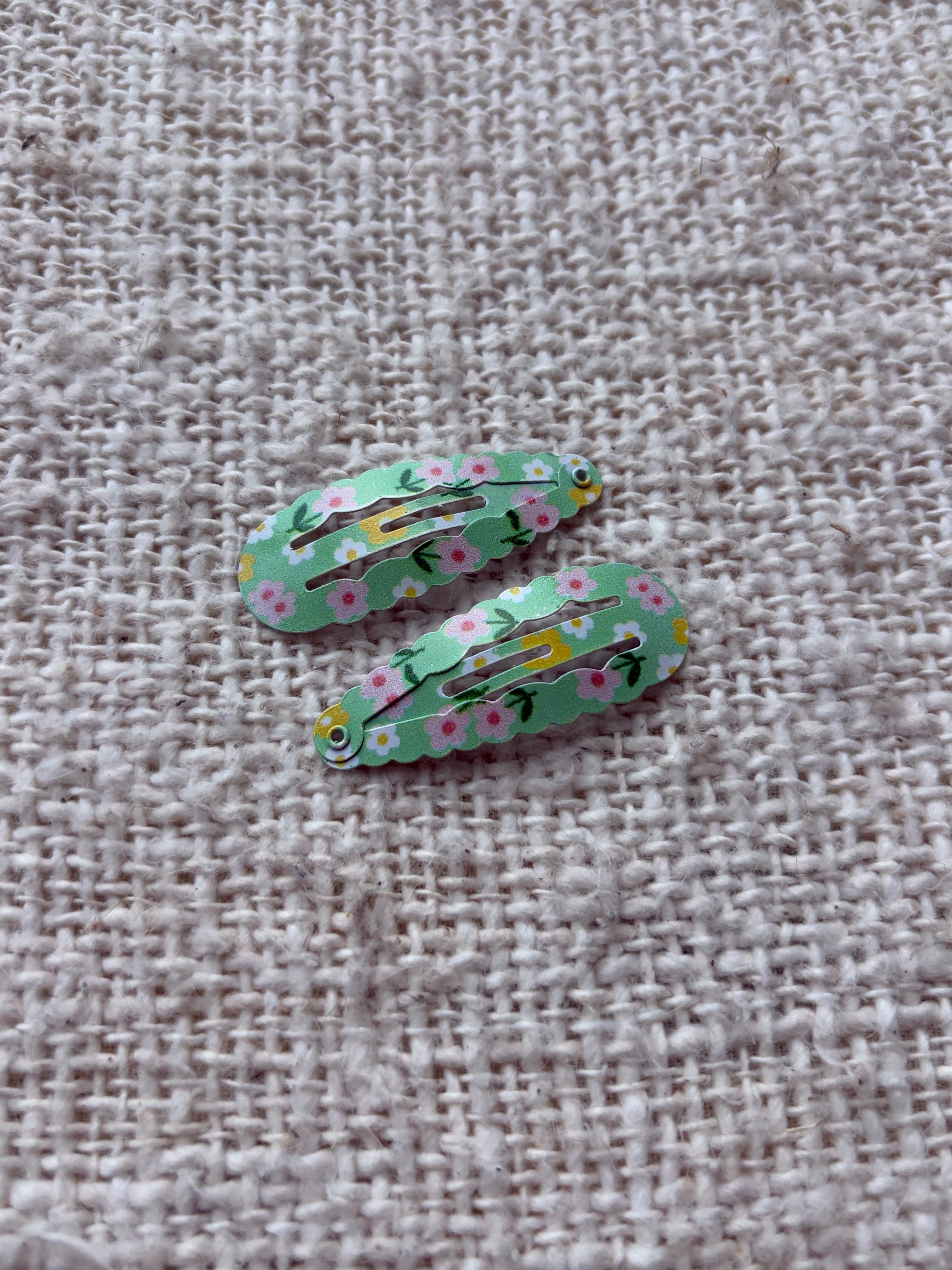 2 bloemen haarclipjes