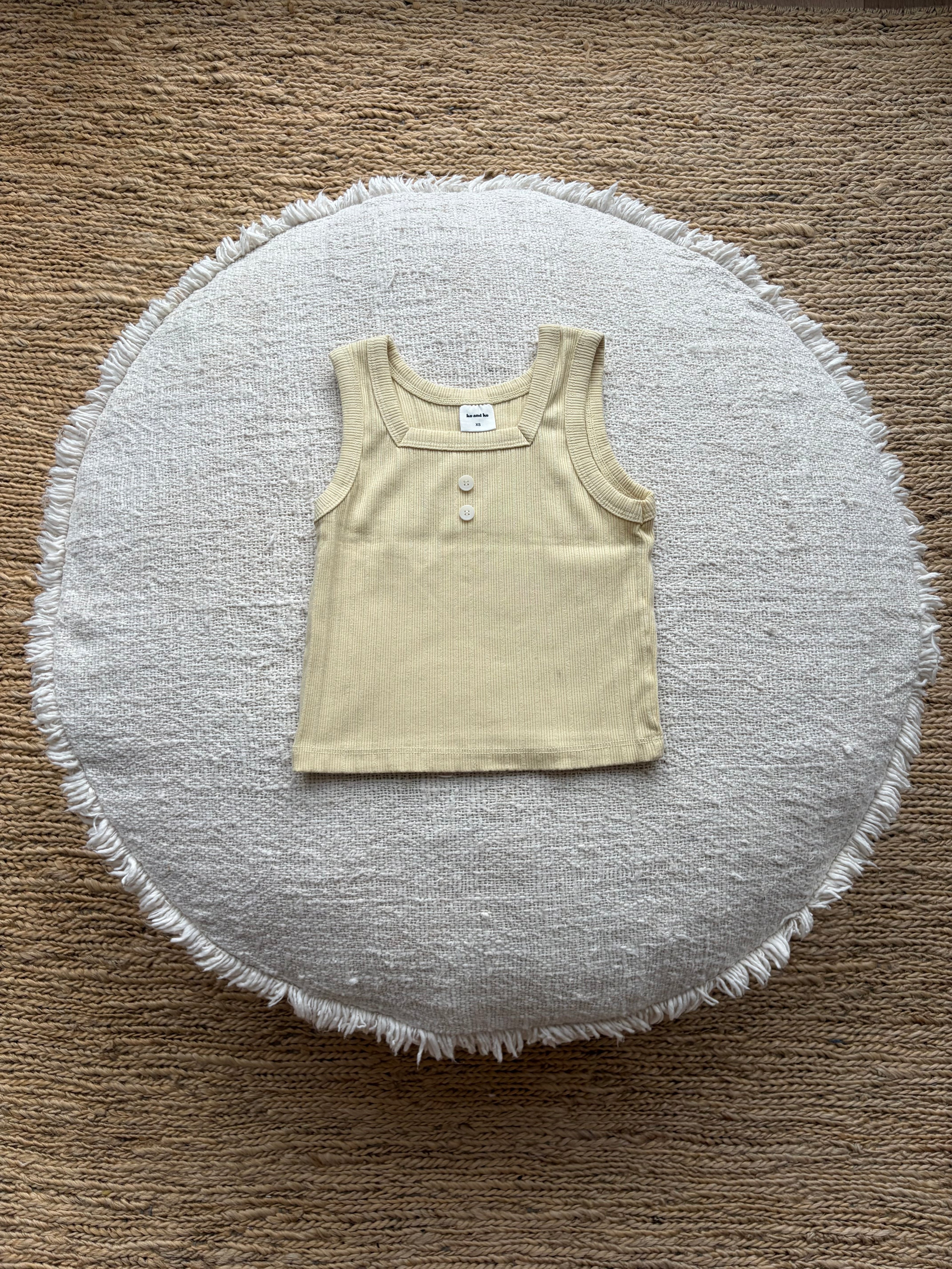 Geribde  tanktop - botergeel