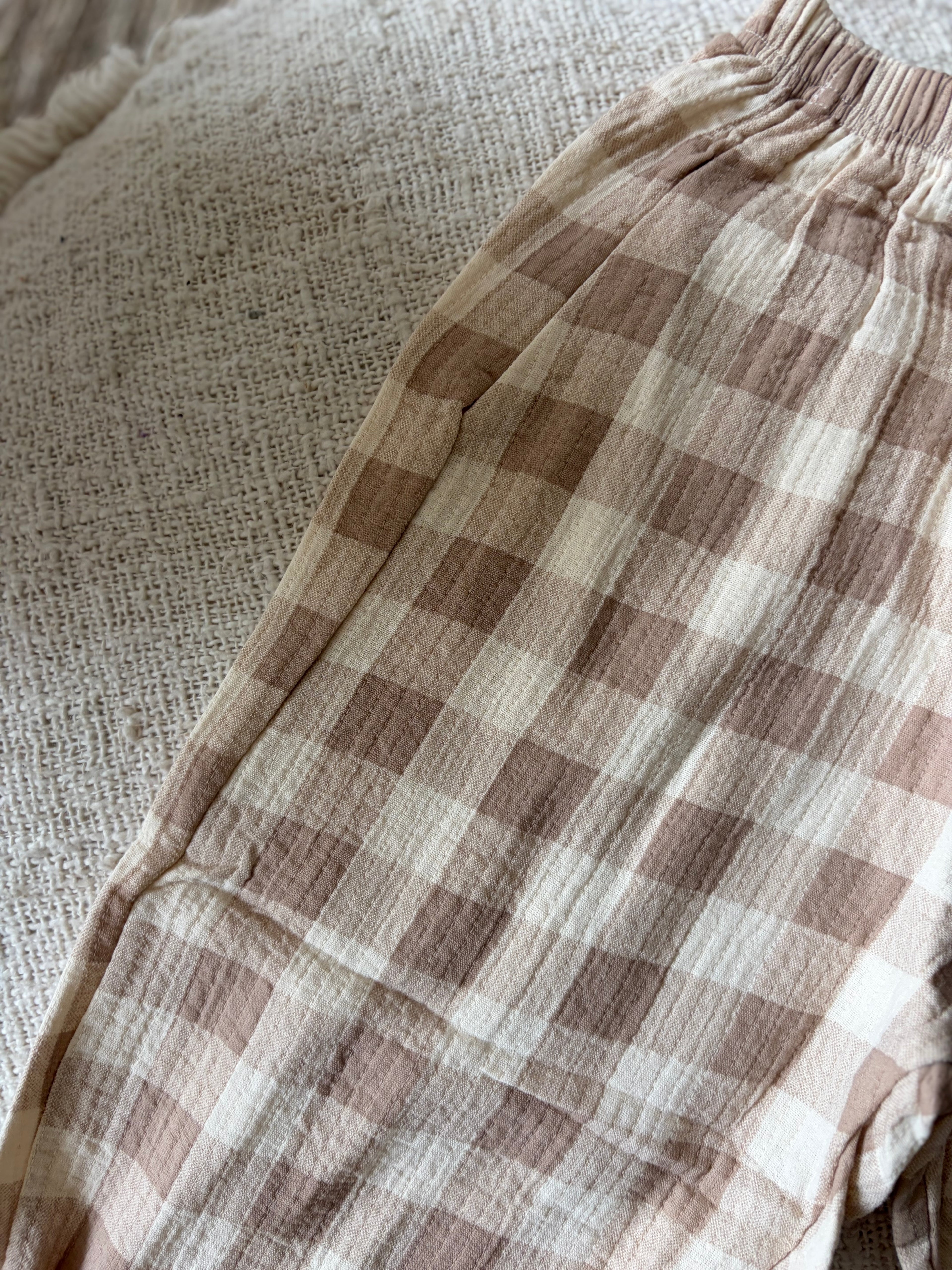 Beige geruite broek