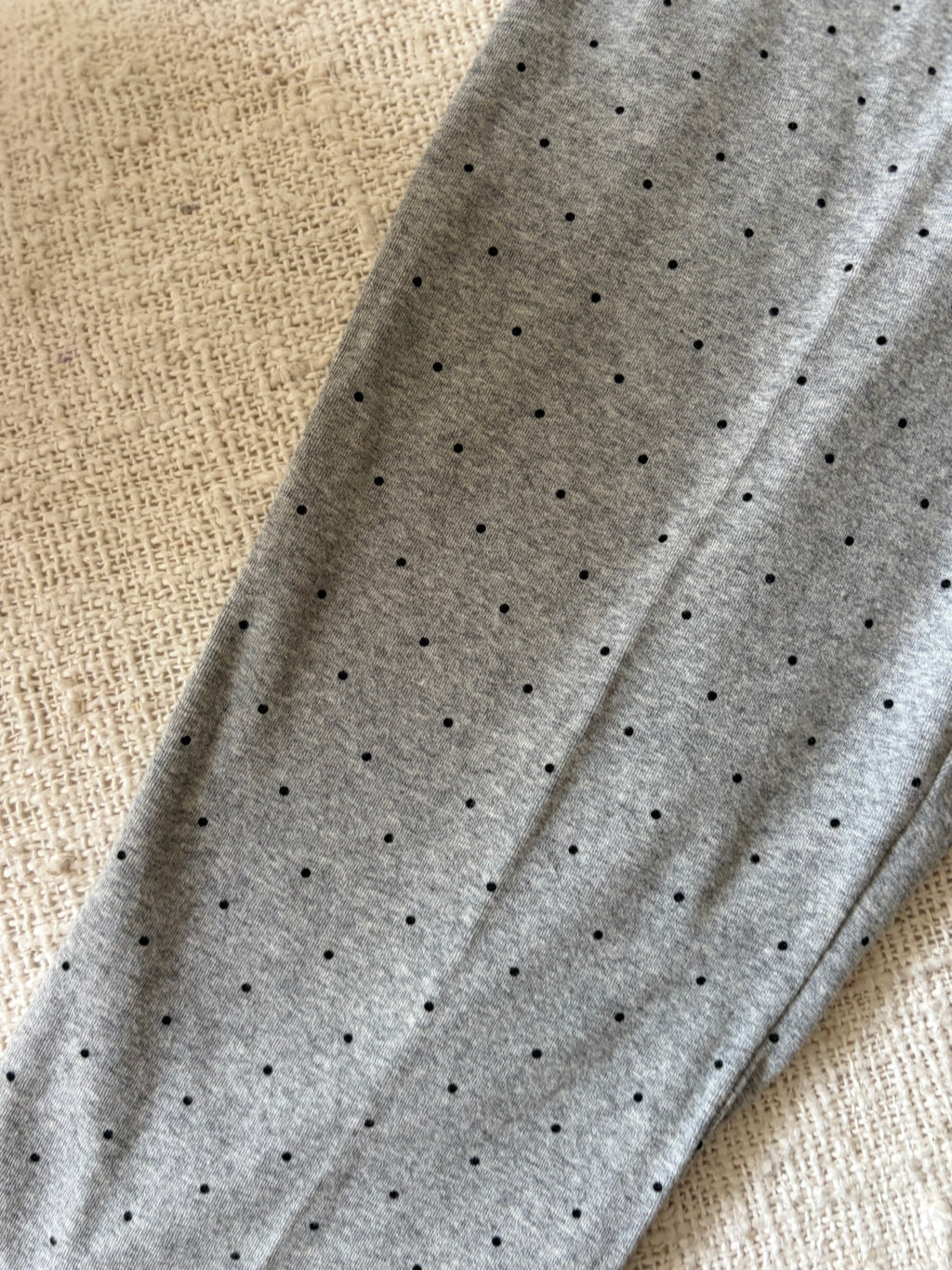 grijze ruche broek met bolletjes