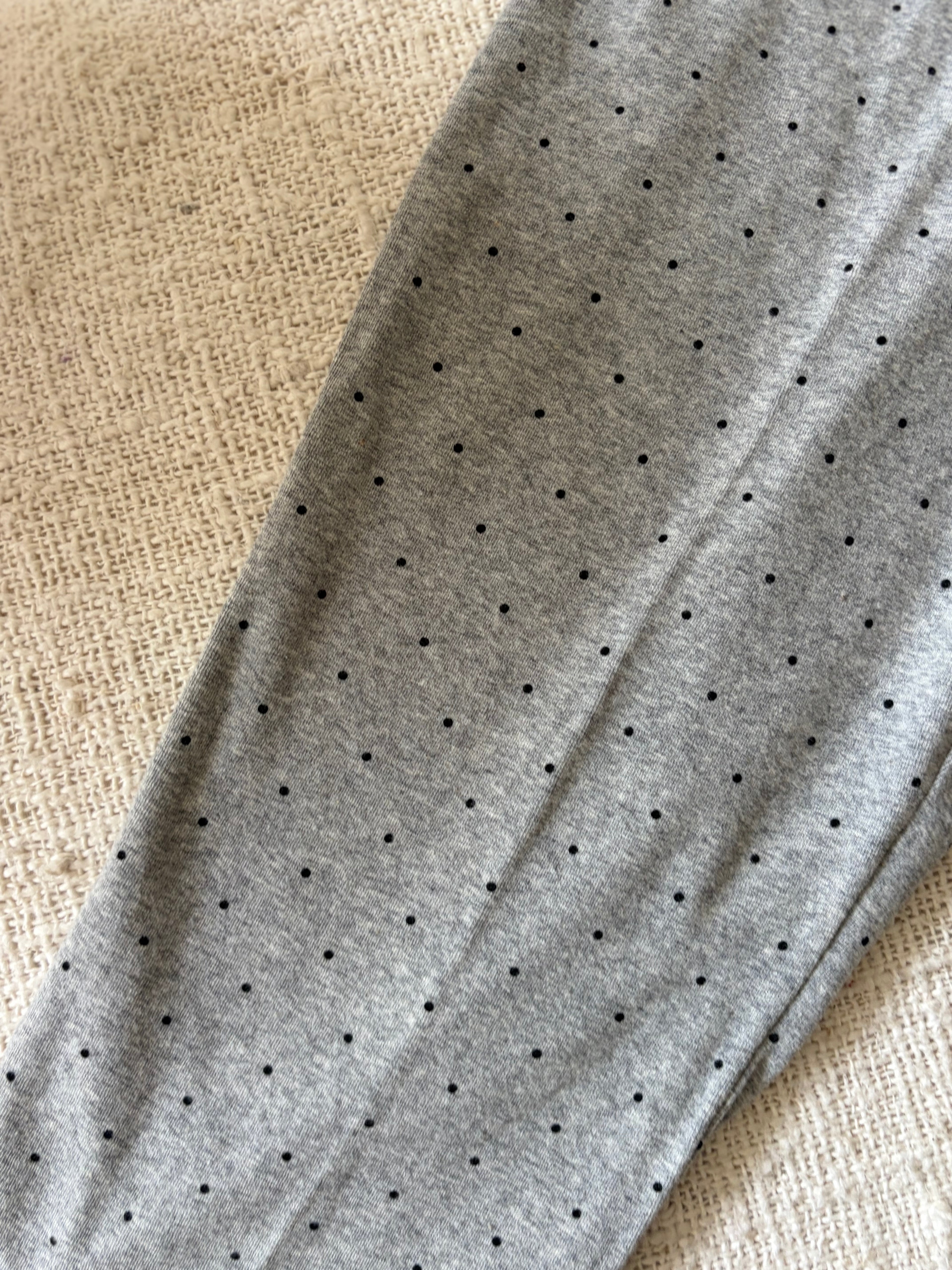 grijze ruche broek met bolletjes