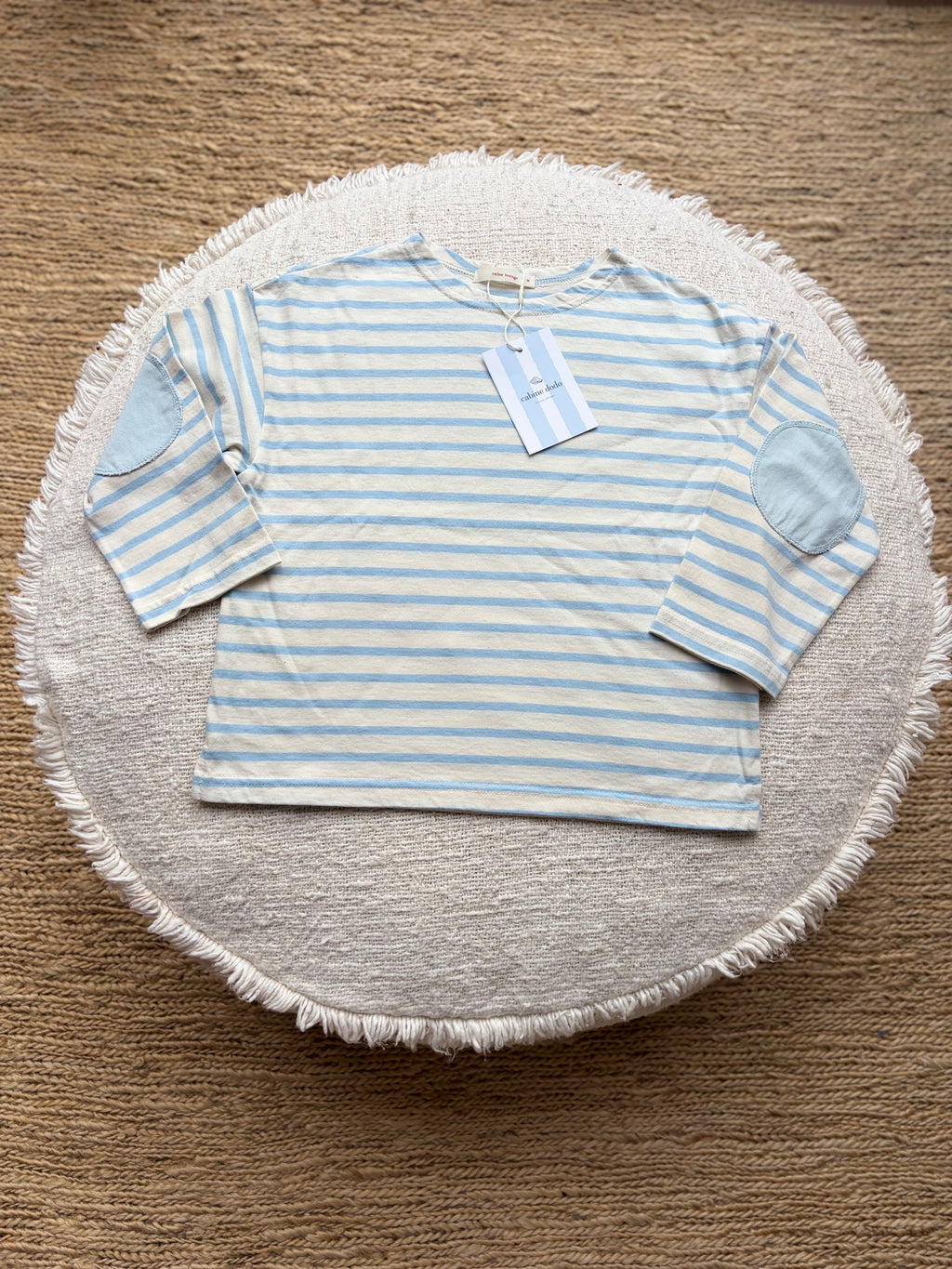 Licht blauwe gestreepte longsleeve met patches op de mouwen