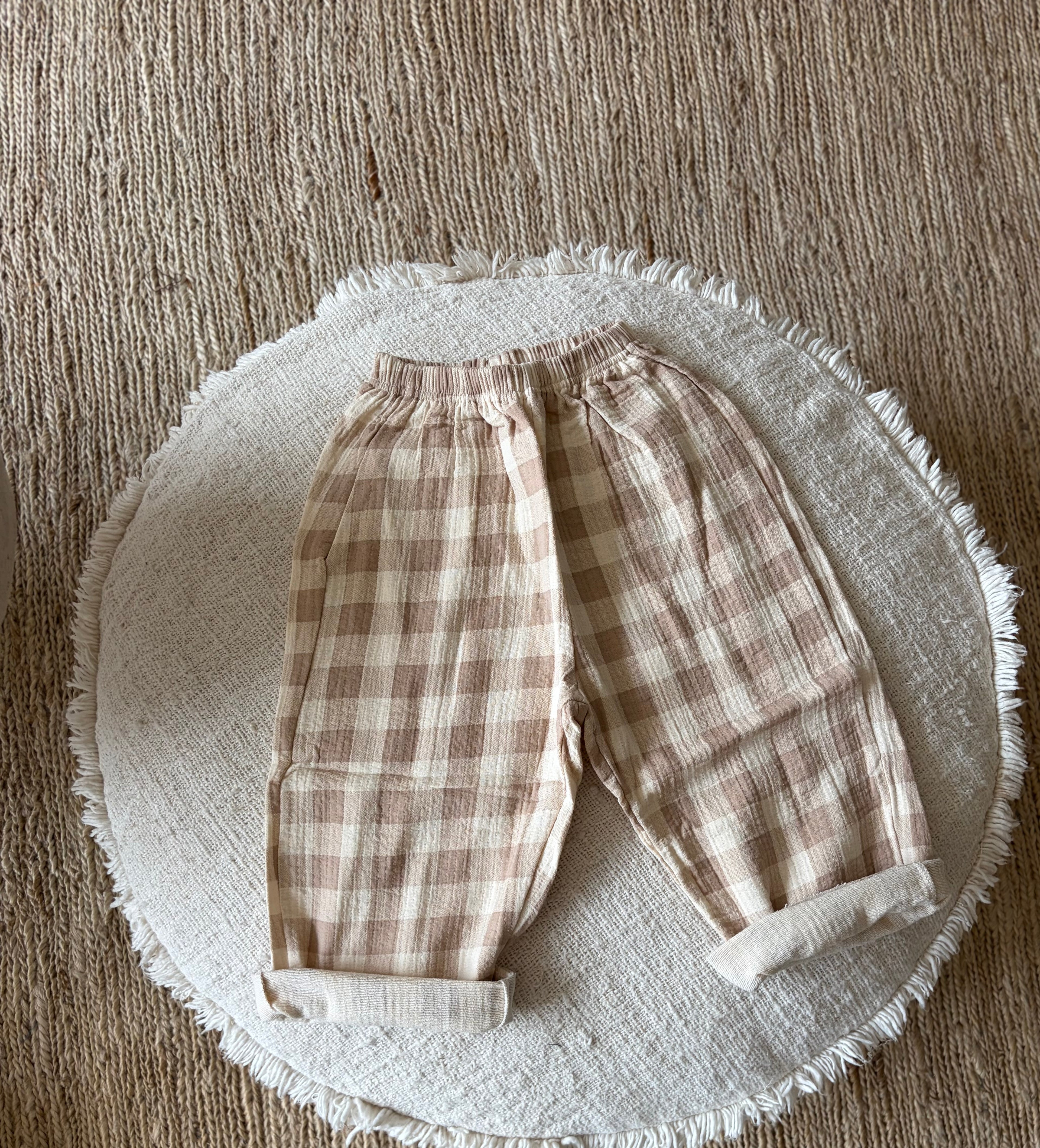 Beige geruite broek