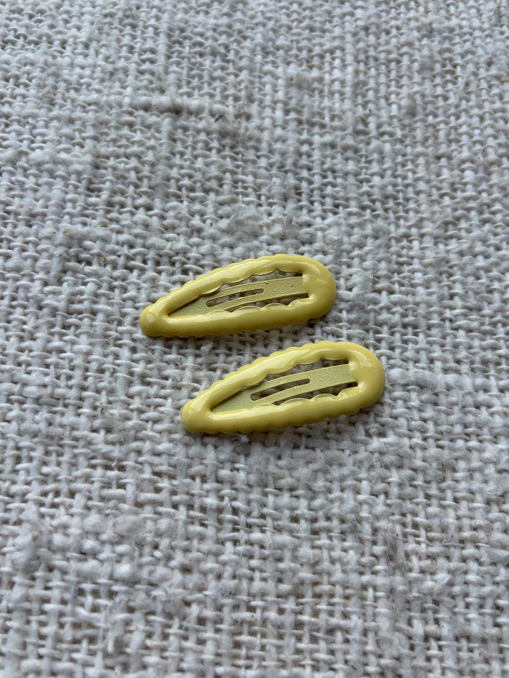 Butter yellow 2 hairclips