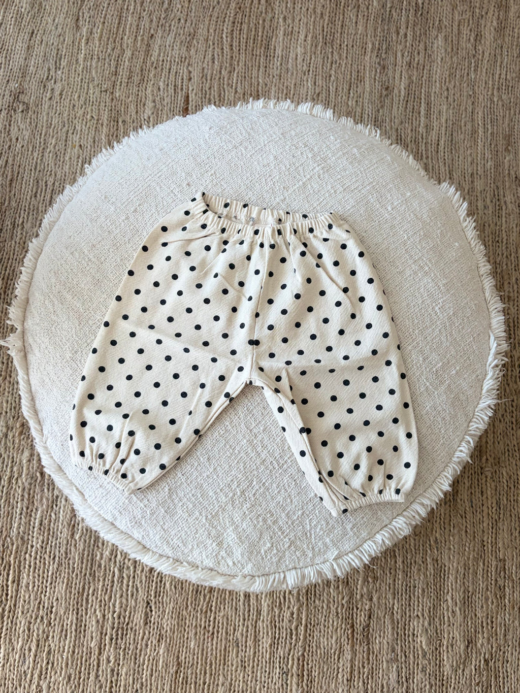 broek met bolletjes