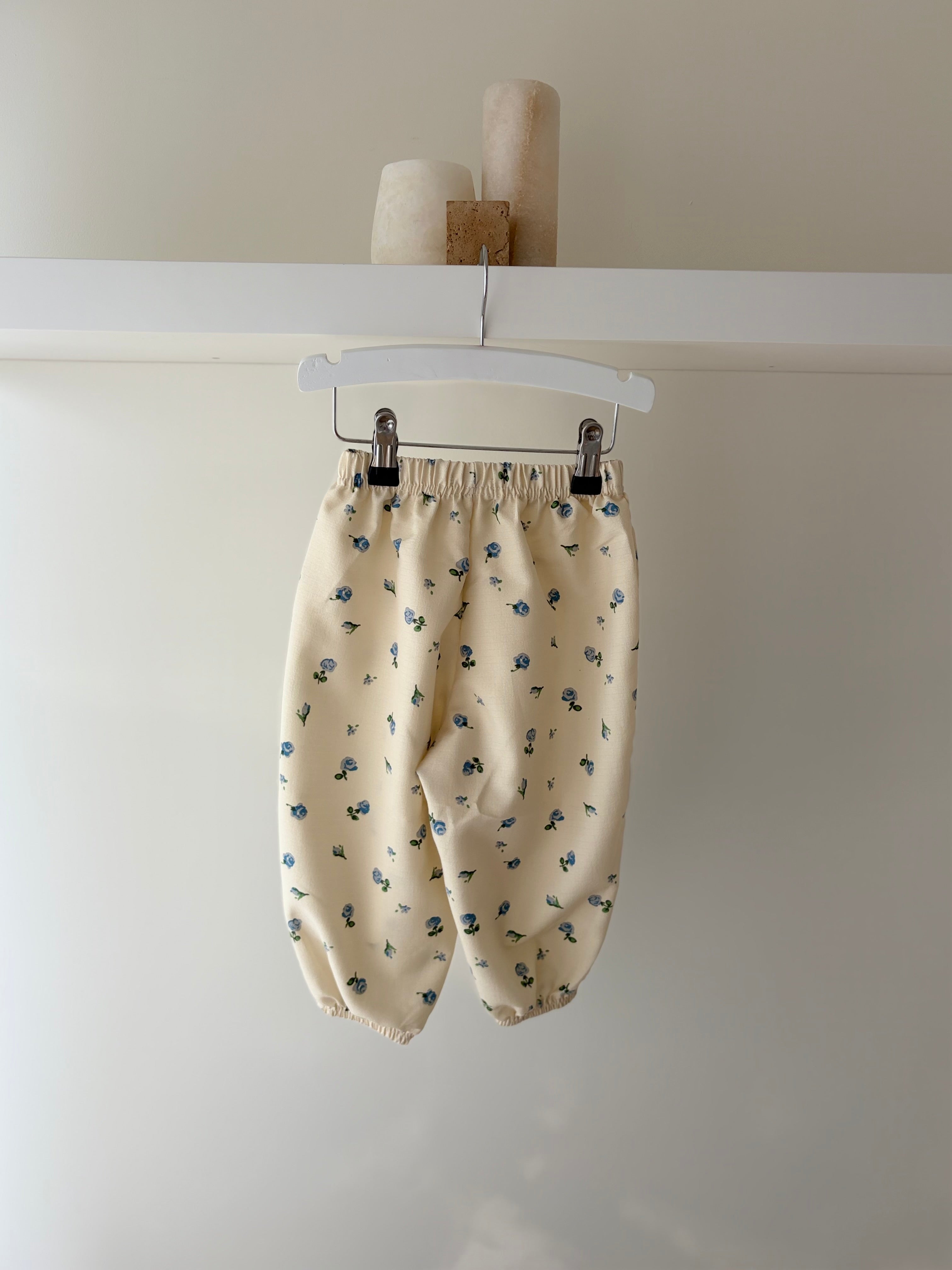 Blauwe bloemen ballonbroek