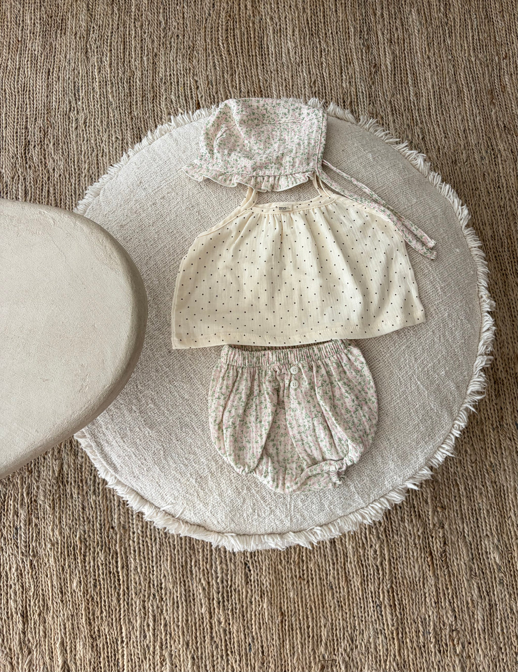 Zachte mousseline baby top met stippen