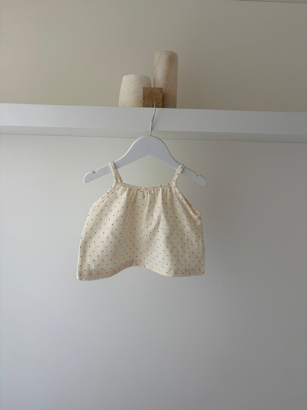 Zachte mousseline baby top met stippen