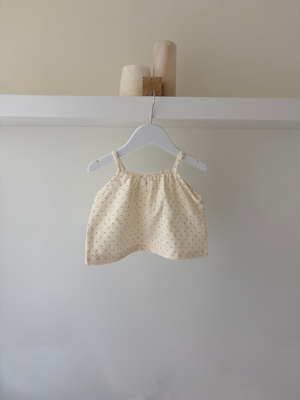 Zachte mousseline baby top met stippen