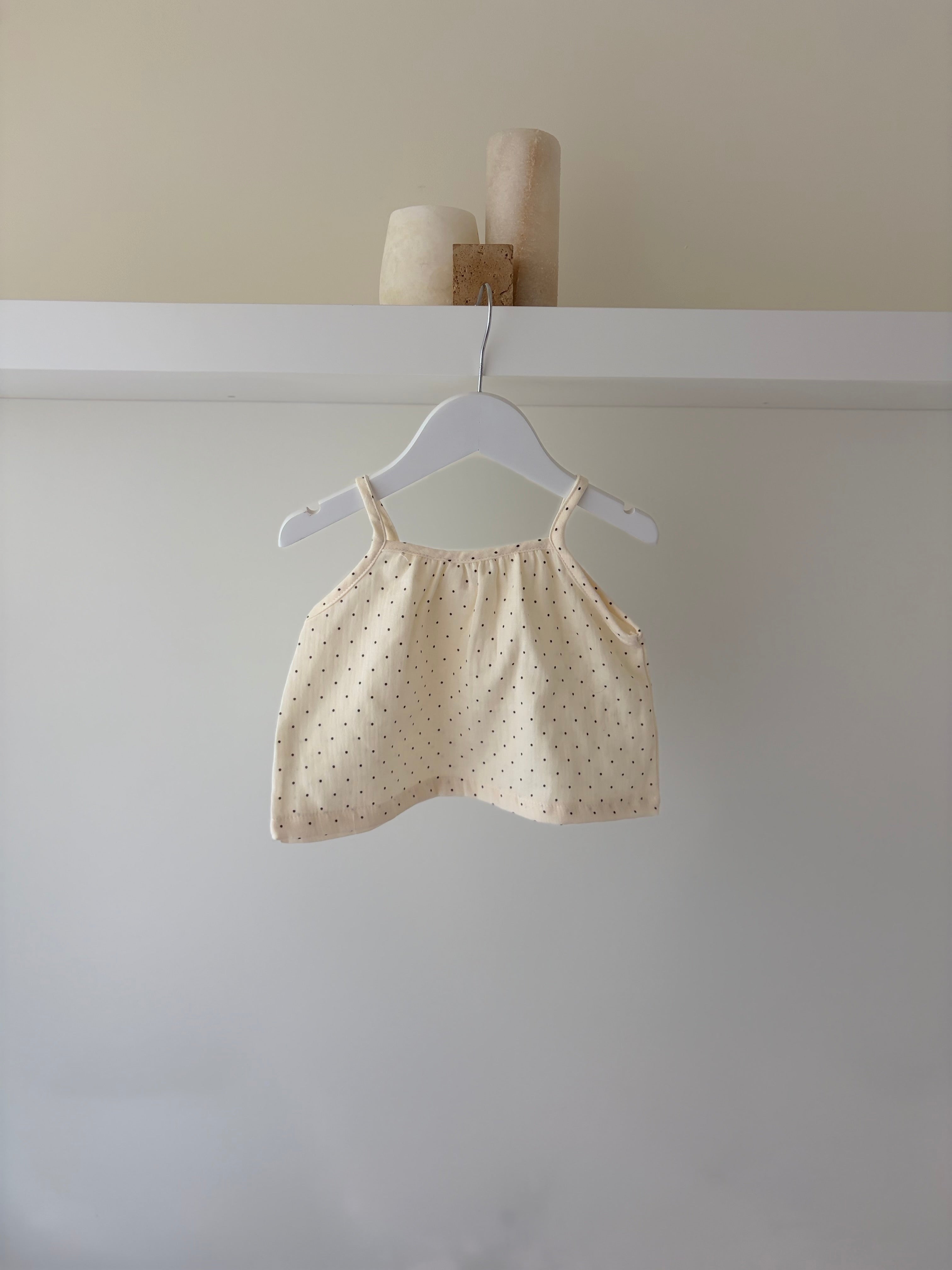 Zachte mousseline baby top met stippen
