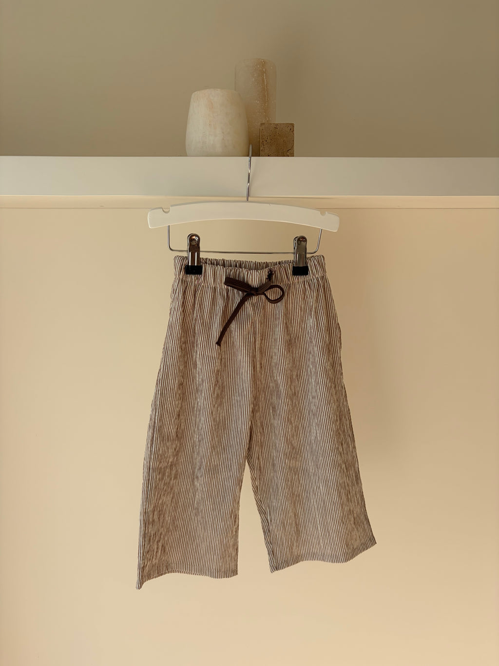 Gestreept bruine broek - bruin & wit