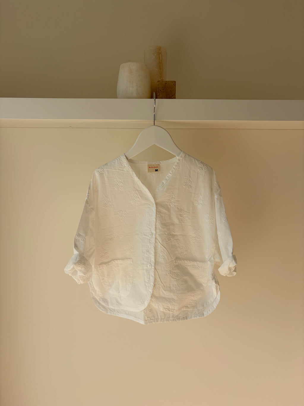 Geborduurd vest - wit