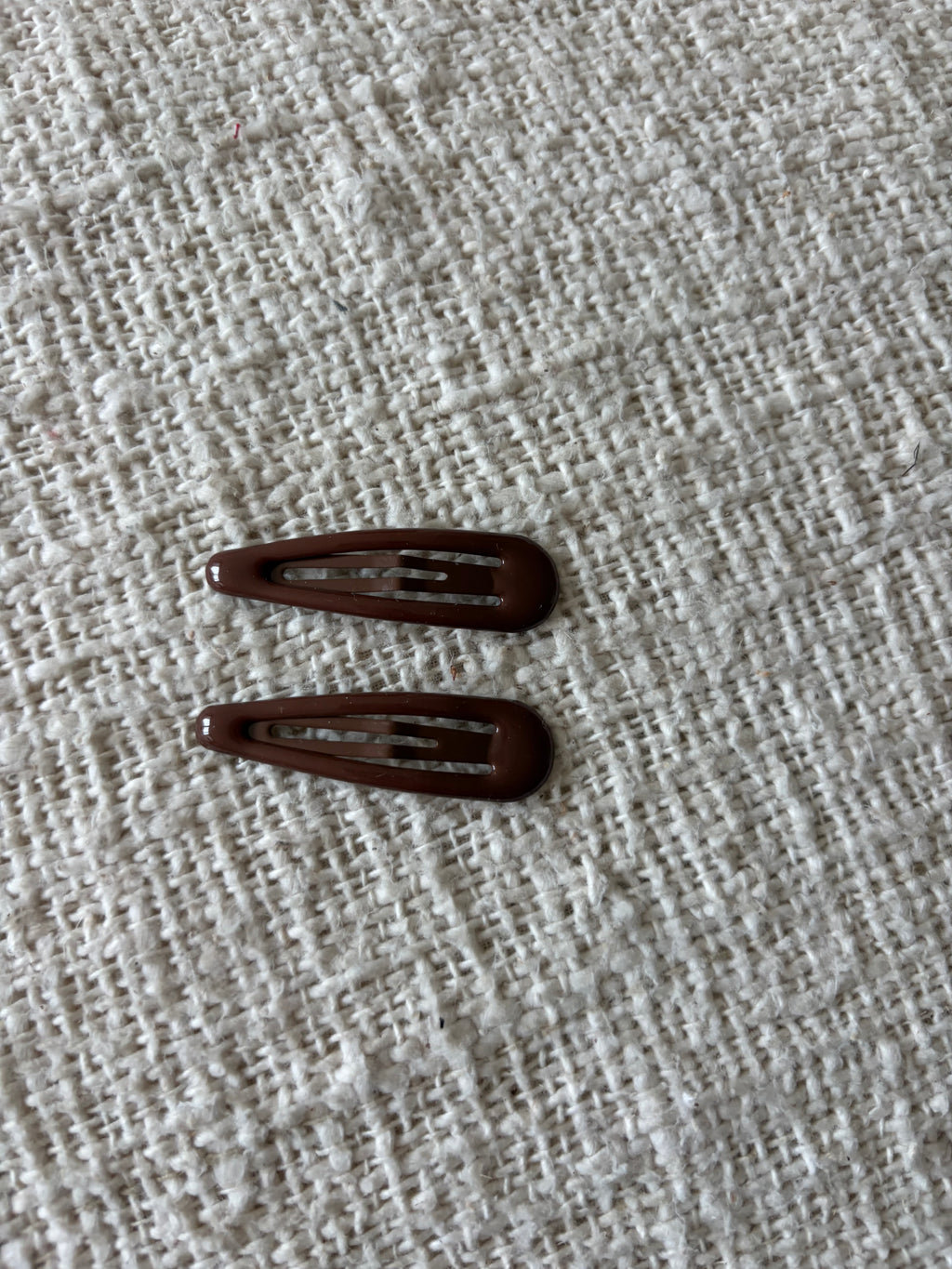 2 brown hair clips
