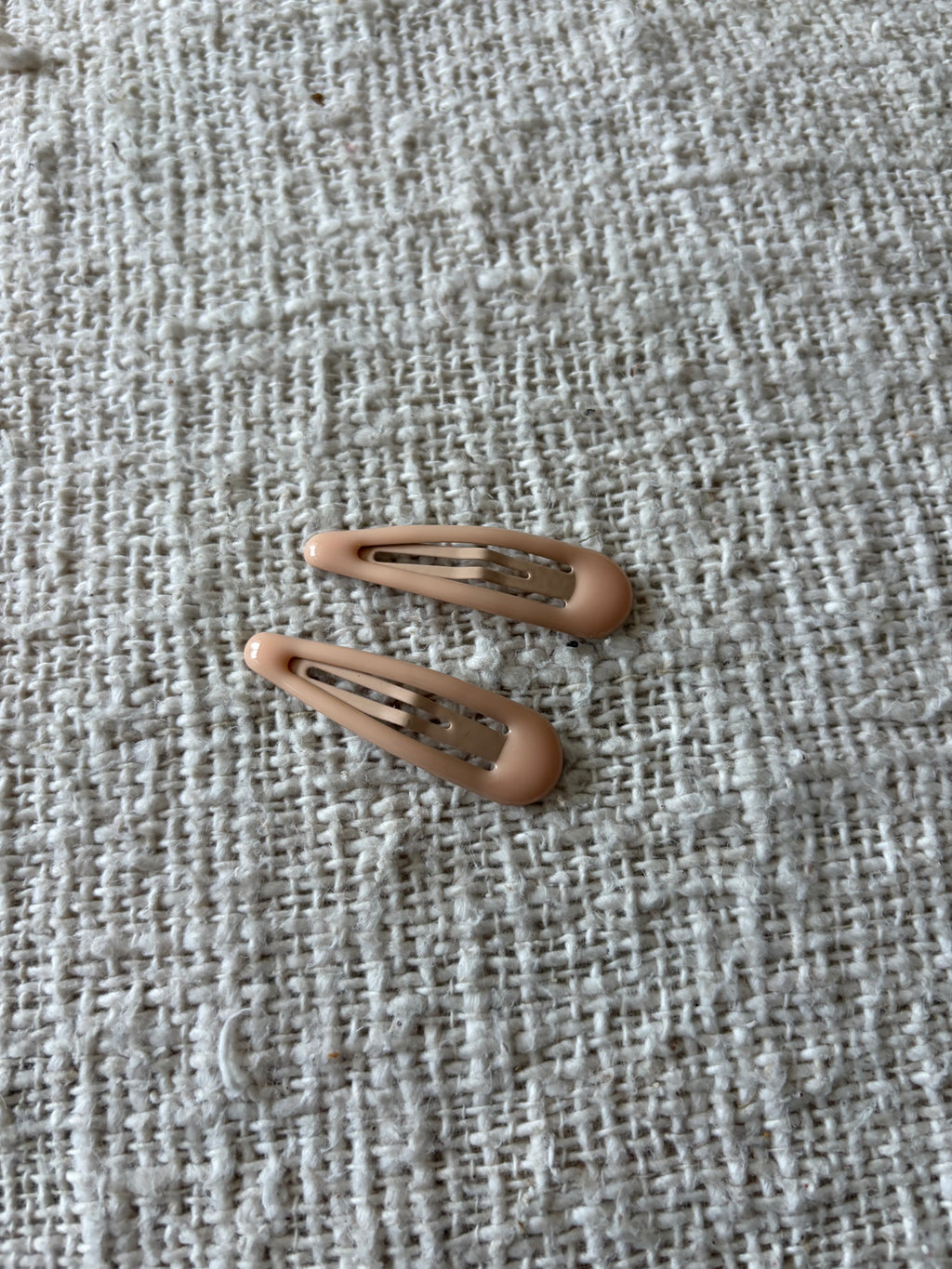 2 soft beige hair clips