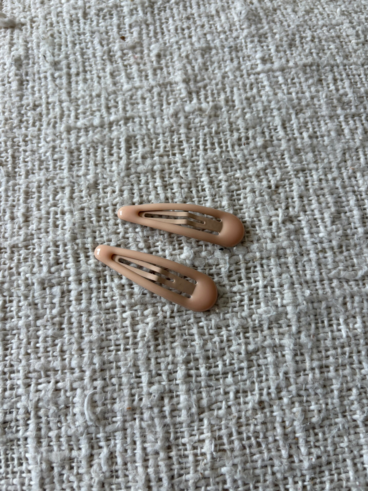 2 soft beige hair clips