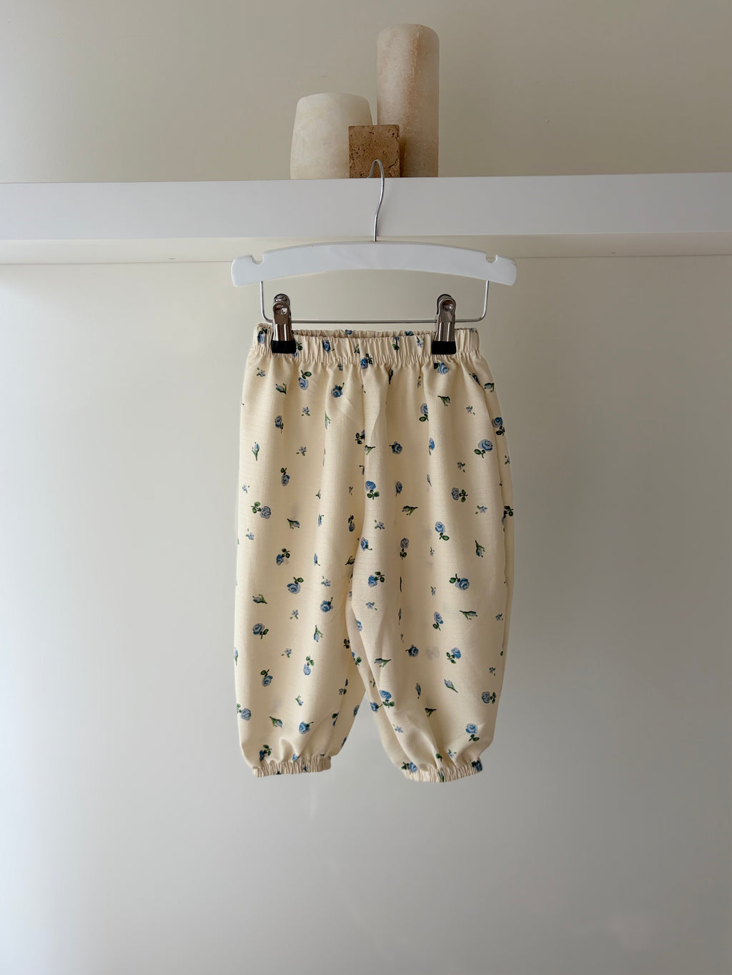 Blauwe bloemen ballonbroek