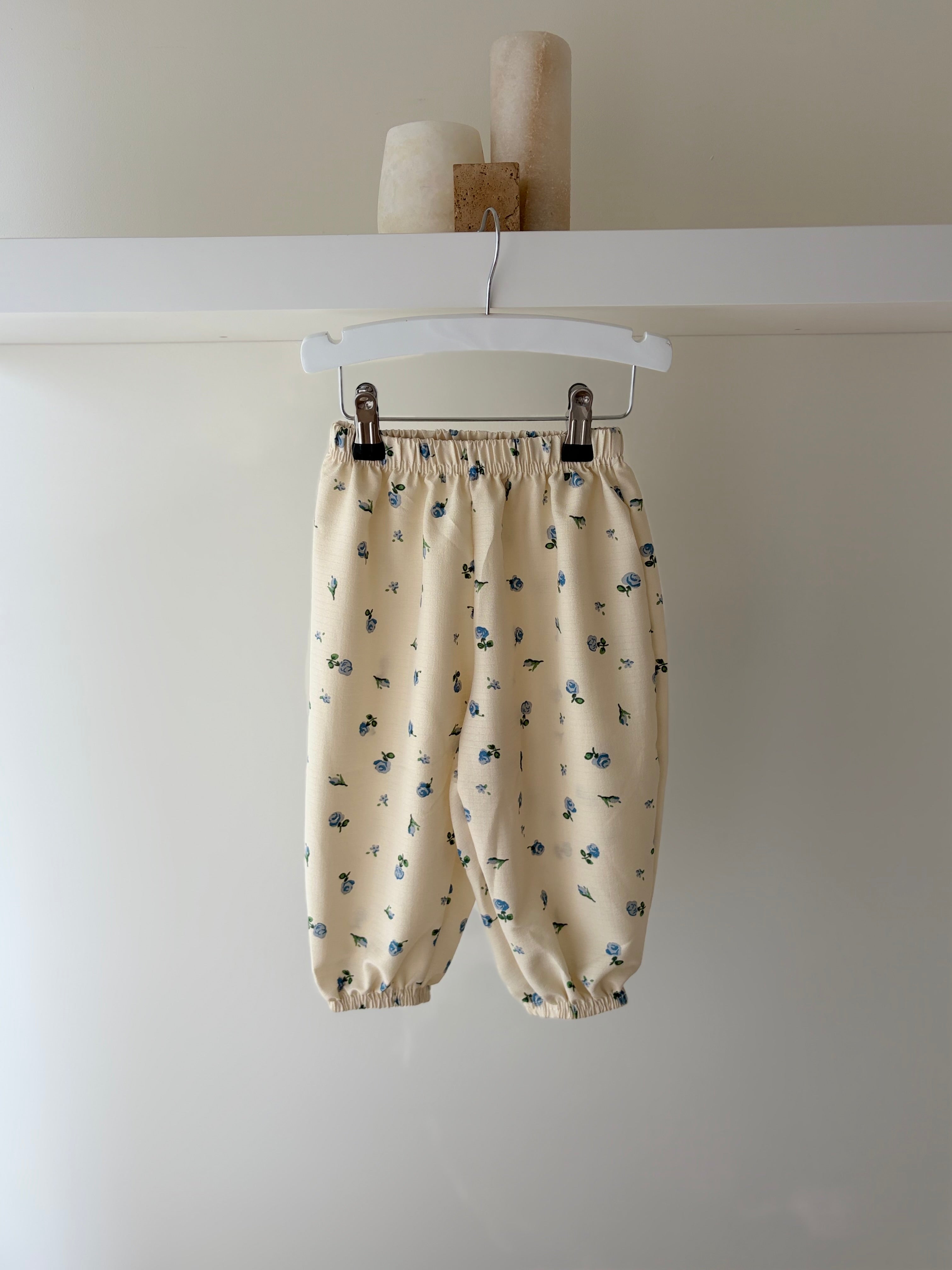 Blauwe bloemen ballonbroek