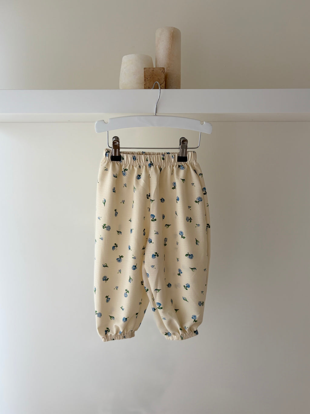 Blauwe bloemen ballonbroek