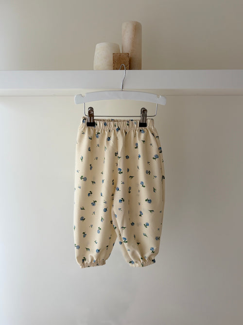 Blauwe bloemen ballonbroek