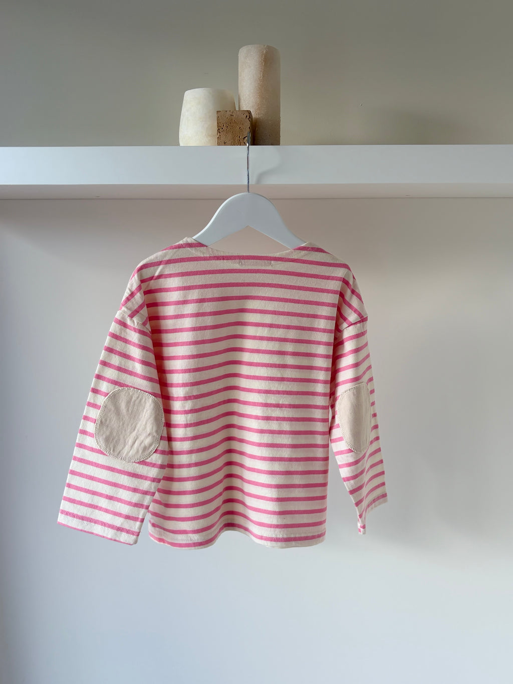 Roze gestreepte longsleeve met patches op de mouwen