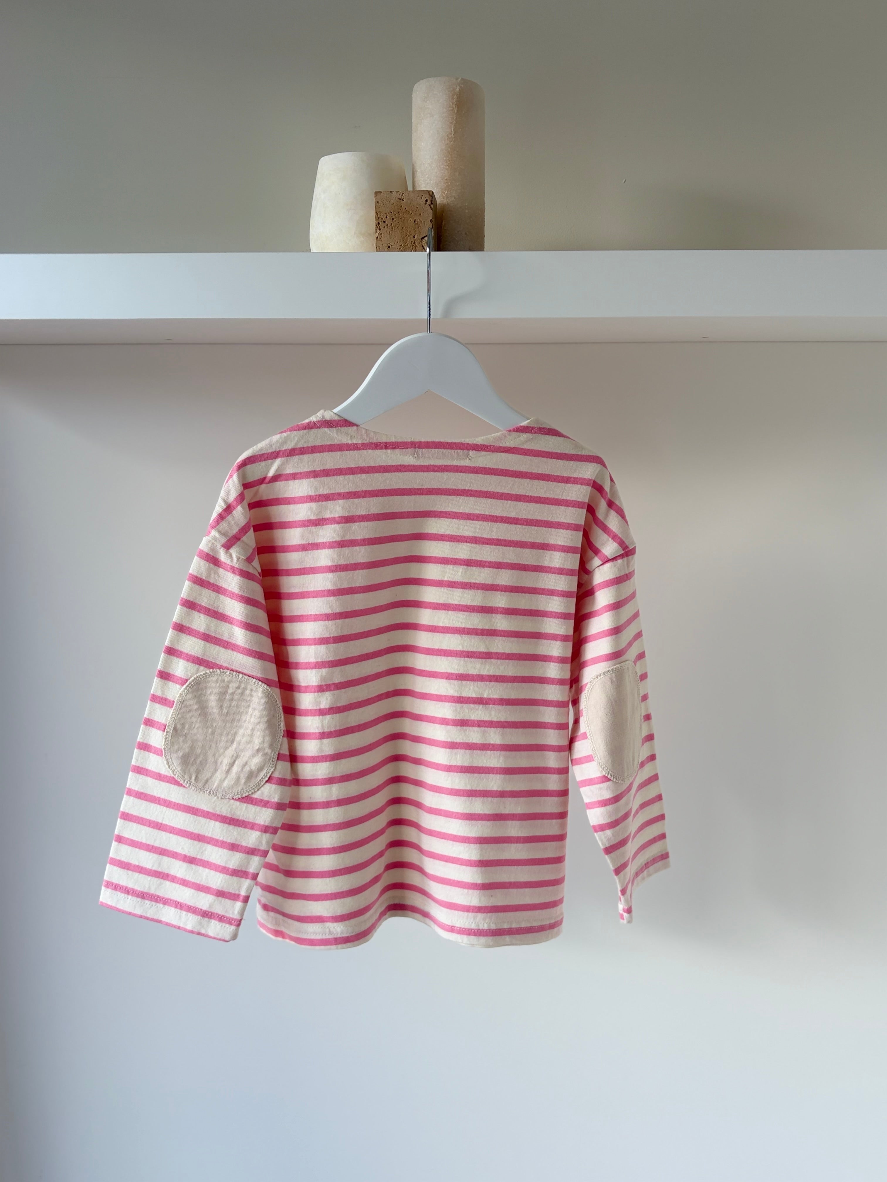 Roze gestreepte longsleeve met patches op de mouwen